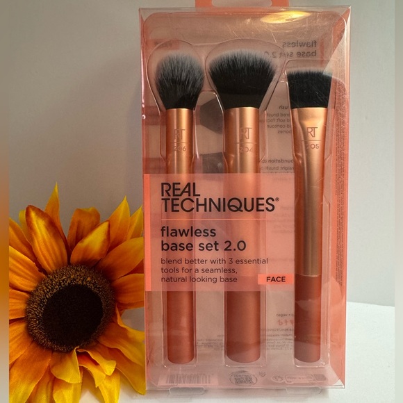 Real Techniques Flawless Base Brush Set - Picture 1 of 2